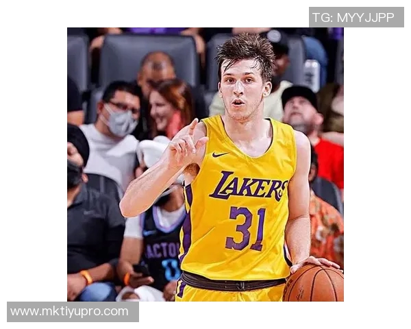 雄鹿因科斯塔斯无法签双向合同选择签下老五增强阵容深度