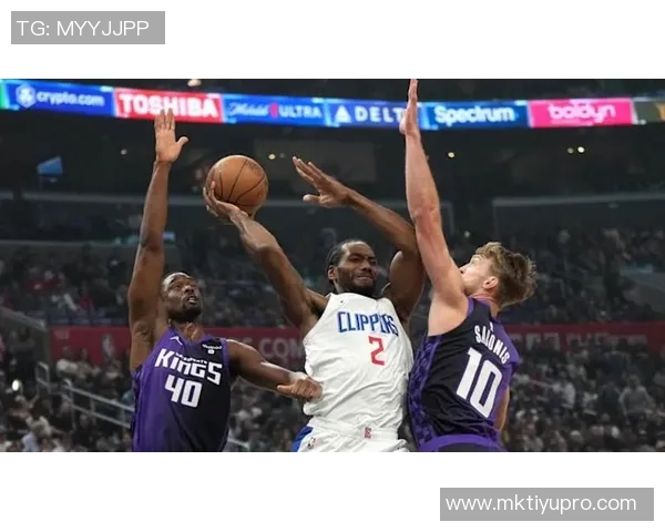 哈登绝杀莱昂纳德瞬间回顾压哨中投险胜的精彩时刻