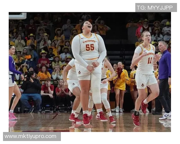 克鲁克斯在NCAA女篮赛中狂砍41分4篮板3助攻展现巨星风采